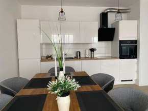 New modern APT near Old town - private parking
